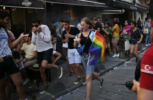 Βία και δακρυγόνα κατά του Pride στην Κωνσταντινούπολη
