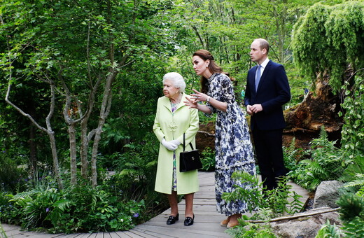 H Βασίλισσα, η Κέιτ Μίντλετον και ο Ουίλιαμ στην υπέροχη ανθοκομική έκθεση του Τσέλσι