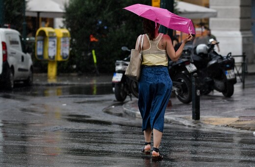 Meteo: Ισχυρές καταιγίδες με χαλάζι το μεσημέρι στην Αττική