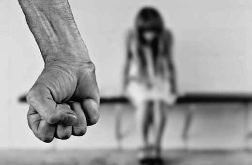 Γαλλία: Νομοσχέδιο - σταθμός για την ενδοοικογενειακή βία- Αλλάζει το ιατρικό απόρρητο