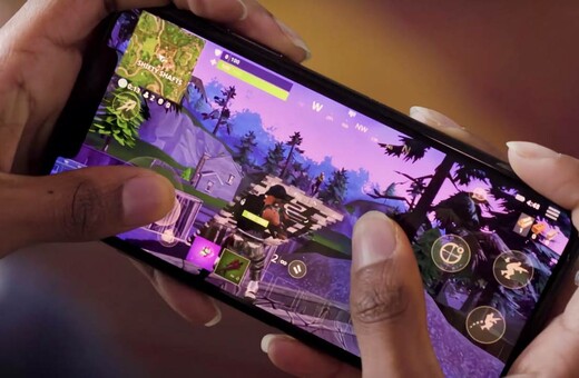 Ο δημιουργός του Fortnite μηνύει Apple και Google επειδή έβγαλαν το παιχνίδι από τα App Stores