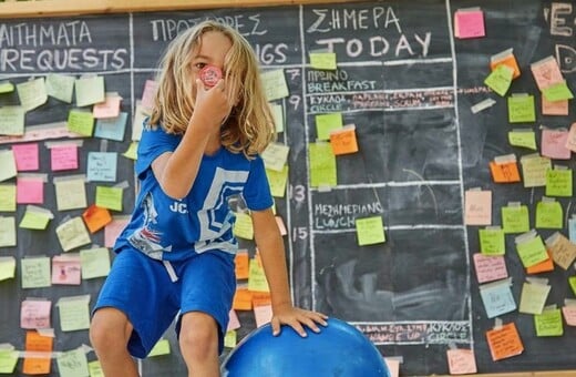 Σχολεία κάτω απ΄τα δέντρα: η εκπαίδευση μπορεί και οφείλει να γίνει εναλλακτική