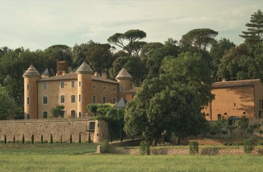 Ένα κάστρο στη Γαλλία είναι το σπίτι του σχεδιαστή Pierre Yovanovitch