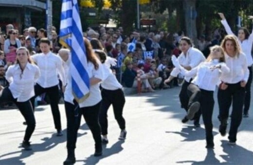 Νεολαία ΣΥΡΙΖΑ για την παρέλαση κοριτσιών «αλά Monty Python»: Καμία προσβολή