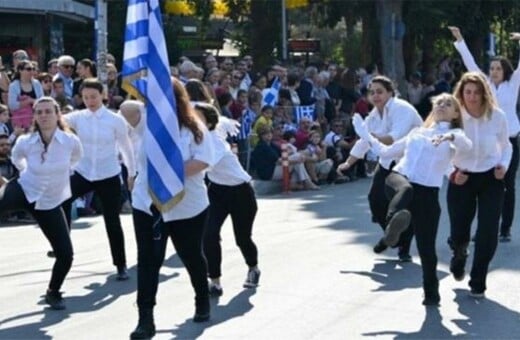 Τα κορίτσια που διακωμώδησαν την παρέλαση της 28ης Οκτωβρίου εξηγούν γιατί το έκαναν