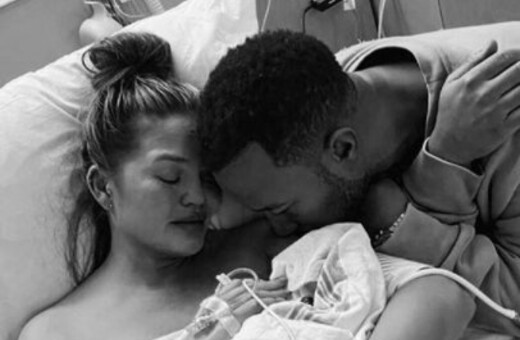 Η Chrissy Teigen πενθεί για το μωρό της στο Instagram: «Είμαστε σοκαρισμένοι από τον βαθύ πόνο»