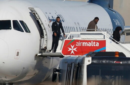 Το χρονικό της αεροπειρατείας στη Μάλτα - Δύο οπαδοί του Καντάφι προκάλεσαν συναγερμό στην Ευρώπη