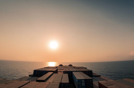 Ένα φανταστικό time-lapse βίντεο από το ταξίδι ενός φορτηγού πλοίου