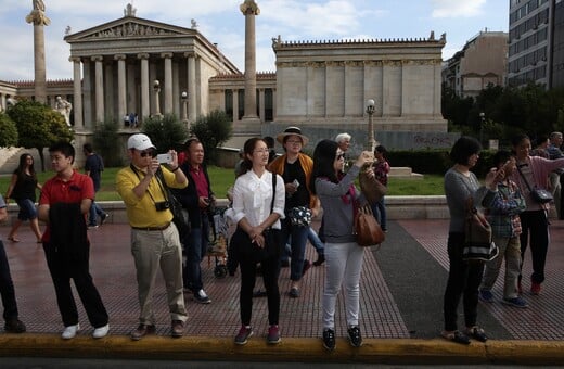 Οι Κινέζοι αγοράζουν το κέντρο της Αθήνας και το νοικιάζουν στο Airbnb - Μπίζνες με ακίνητα και χρυσές βίζες