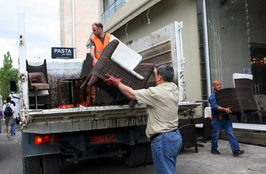 Ο Δήμος Αθηναίων ανακοίνωσε επιχείρηση για να μαζέψει τα τραπεζοκαθίσματα στο Κολωνάκι