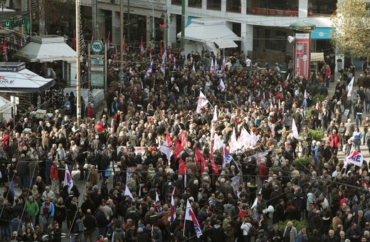 Μεγάλη πορεία του ΠΑΜΕ στο κέντρο της Αθήνας