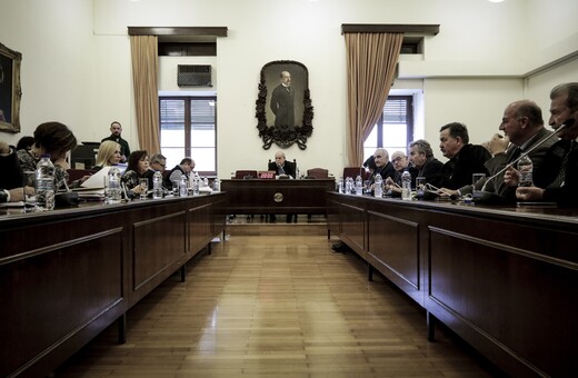 Υπόθεση Novartis: Δέκα οι κάλπες στη Βουλή για την Προανακριτική