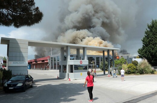 Ξεκινά η καταγραφή των ζημιών από τη φωτιά στο εργοστάσιο στην Ξάνθη