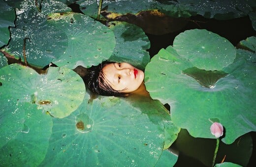 O Ren Hang εκδίδεται απ' τον Taschen, ωμός και ερωτικός όπως πάντα (ΝSFW)