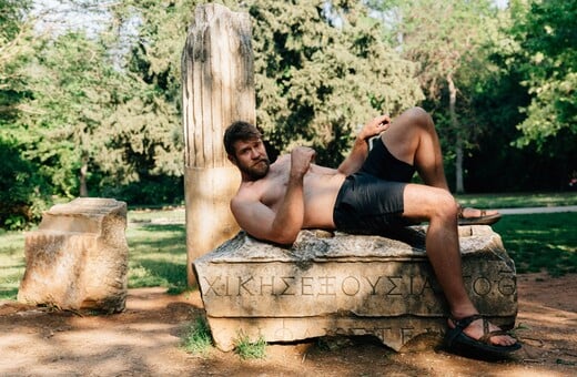 Ο γκέι πορνοστάρ, μπλόγκερ και καλλιτέχνης Κόλμπι Κέλερ στον Εθνικό Κήπο