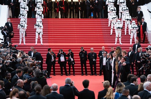 Συναρπαστικές Κάννες με Star Wars, Εμίλια Κλαρκ και μοντέλα στο κόκκινο χαλί