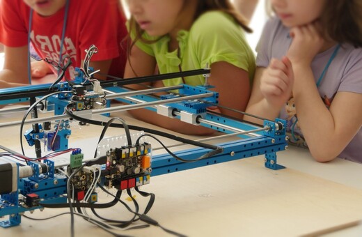 Οι μαθητές εξερευνούν τις τεχνολογίες του μέλλοντος στο Maker Space του δήμου Αθηναίων