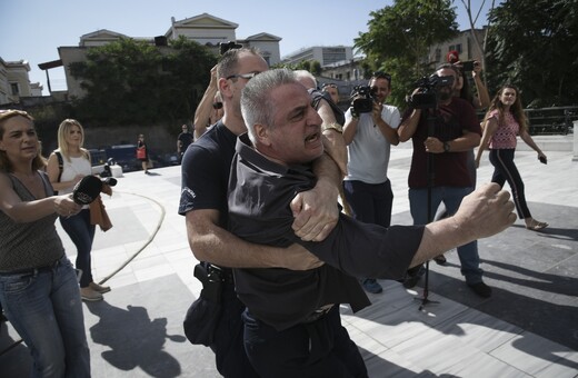 «Αλήτη, φέρε μου πίσω το παιδί» - Ο πατέρας της Δώρας Ζέμπερη επιτέθηκε στον δολοφόνο της