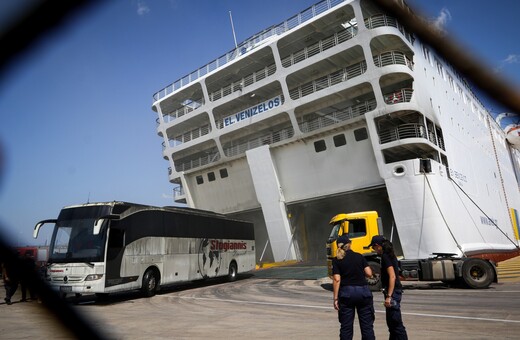 Εντολή να εκκενωθεί το πλοίο Ελ. Βενιζέλος - Έχει πάρει επικίνδυνη κλίση