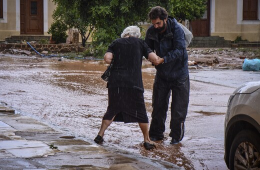 «Είμαστε παιδιά ενός κατώτερου θεού» λένε οι κάτοικοι της Μάνδρας