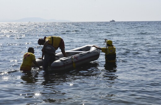 Το πτώμα μιας γυναίκας με εγκαύματα εντοπίστηκε στα ανοικτά της Γλυφάδας