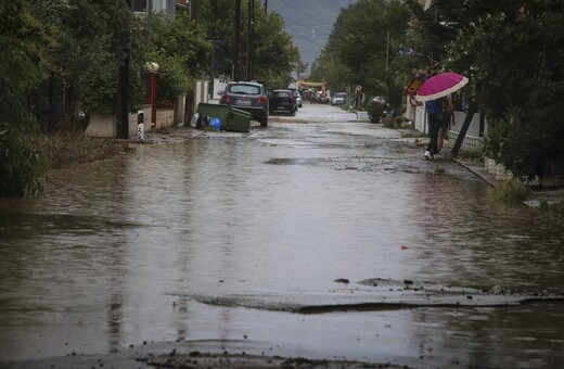 Σε κατάσταση έκτακτης ανάγκης δήμοι σε Εύβοια και Φθιώτιδα - Τρεις αγνοούμενοι (update)