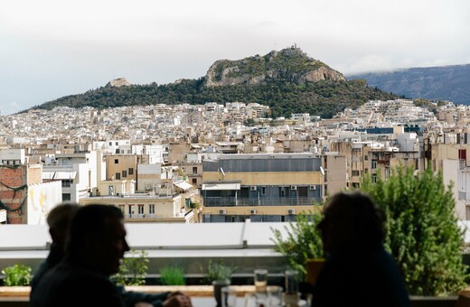 Η ζωή στην Ομόνοια δείχνει διαφορετική από τον δέκατο όροφο