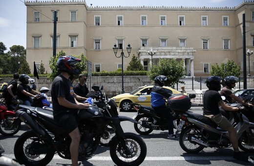 Τι αλλάζει για διανομείς και οδηγούς Uber με απόφαση της Ευρώπης