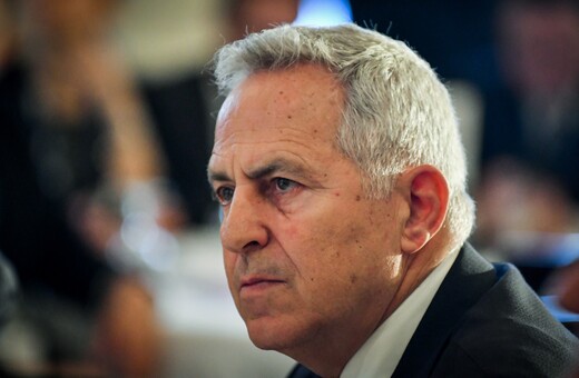 Αποστολάκης: Δεν κατεβαίνει υποψήφιος με τον ΣΥΡΙΖΑ για να παραμείνει «απερίσπαστος» στο ΥΠΕΘΑ