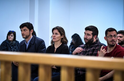 H απάντηση του ΣΥΡΙΖΑ για την Μπέτυ Μπαζιάνα στη δίκη της Χρυσής Αυγής