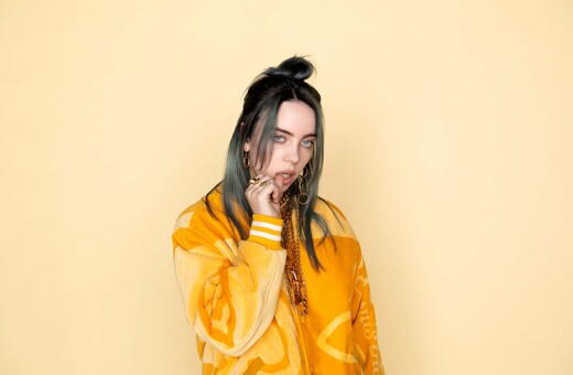 Billie Eilish: Η 17χρονη με το κενό βλέμμα και το σύνδρομο Τουρέτ «έκαψε» το φεστιβάλ Coachella