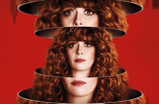 Russian Doll: «Το σύμπαν προσπαθεί να με γ**ήσει, αλλά εγώ αρνούμαι να εμπλακώ»