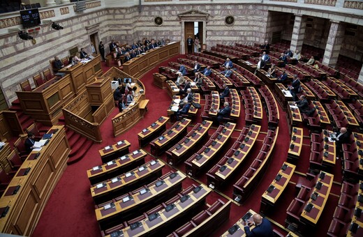 Παραιτήθηκαν από τη Βουλή δύο κόρες στελεχών του ΣΥΡΙΖΑ μετά τον σάλο για τις προσλήψεις