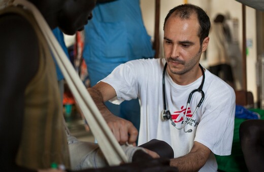 Χρήστος Χρήστου: Ο νέος διεθνής πρόεδρος των Γιατρών Χωρίς Σύνορα αντιμέτωπος με τις προκλήσεις της εποχής μας