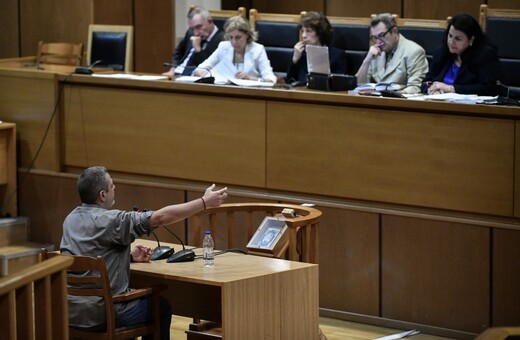 Δίκη Χρυσής Αυγής: Ο Σταμπέλος ισχυρίζεται ότι τηλεφώνησε «αψυχολόγητα» στον Λαγό μετά τη δολοφονία Φύσσα