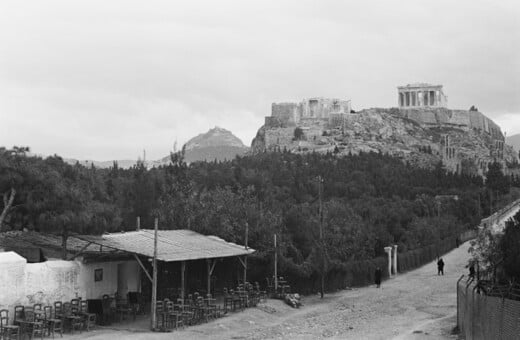 Το καφενεδάκι που ήταν κάποτε στο χωματόδρομο του Ηρωδείου