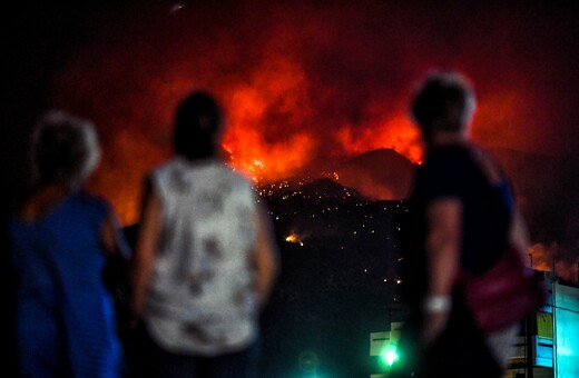 Φωτιά στο Λουτράκι: Ολονύχτια μάχη με τις φλόγες - Η εικόνα στα υπόλοιπα μέτωπα