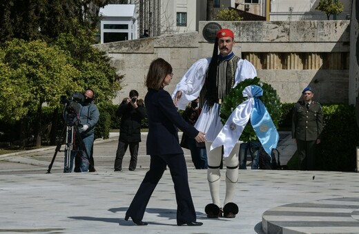 Επέτειος 25ης Μαρτίου στην άδεια Αθήνα - Κατάθεση στεφάνων και πτήσεις μαχητικών
