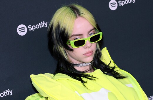 Billie Eilish: Μόλις κυκλοφόρησε το τραγούδι για την ταινία Τζέιμς Μποντ "No Time to Die"