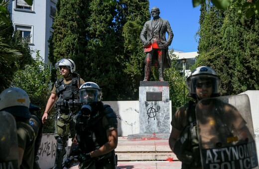 Επεισόδια και χημικά σε διαδηλωτές στο κέντρο της Αθήνας - Έριξαν μπογιά στο άγαλμα του Τρούμαν