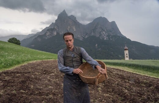 Κάθε άνθρωπος είναι ένας ευεργέτης που παραμένει άγνωστος: Με αφορμή την ταινία του Τέρενς Μάλικ «Μια κρυφή ζωή»