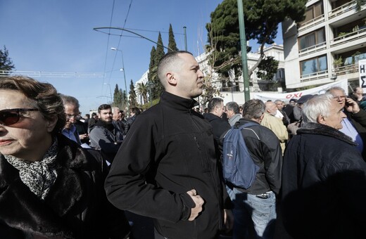 Συγκέντρωση για το μεταναστευτικό: Έδιωξαν Λαγό και Κασιδιάρη- «Έξω οι φασίστες»