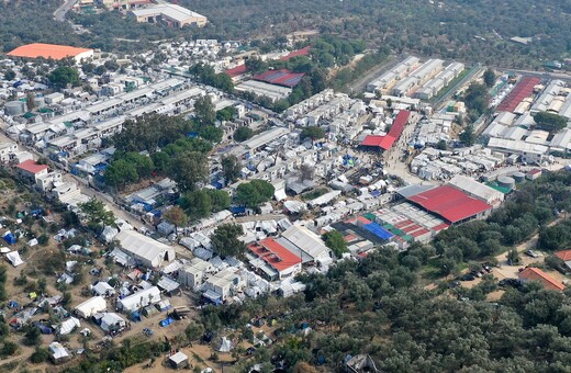 Συνωστισμός στην κόλαση της Μόριας: η θέα από ψηλά