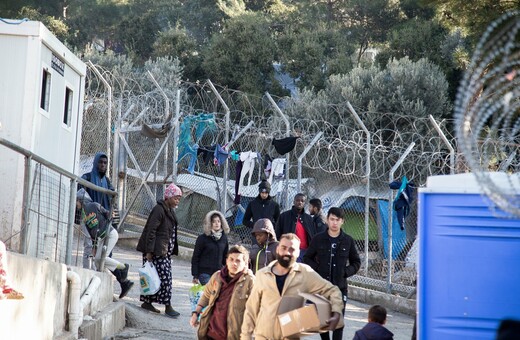 Μεταναστευτικό: Διαμαρτυρία στο ΥΠΕΣ για τις νέες κλειστές δομές στα νησιά