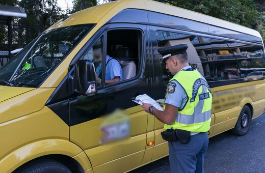 Παλλήνη: «Ξέχασαν» 3χρονο σε σχολικό λεωφορείο για ώρες - Στο αυτόφωρο οδηγός και συνοδοί
