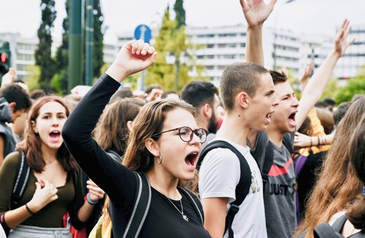 Όπισθεν ολοταχώς! Ο αστυνομικός διευθυντής θα αποφασίζει εάν έχεις δικαίωμα να διαμαρτυρηθείς!