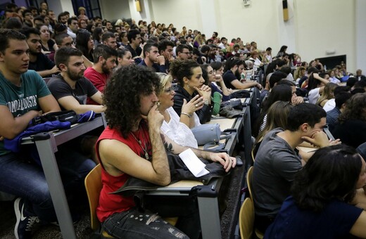 Με διανομή κατ' οίκον τα συγγράμματα των φοιτητών για το εαρινό εξάμηνο