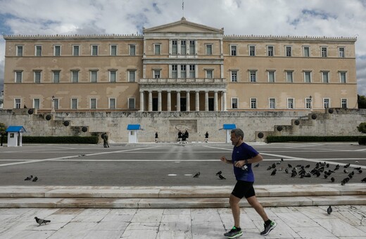 Guardian: Γιατί ο κορωνοϊός «χτύπησε» λιγότερο την αν. Ευρώπη - Το παράδειγμα της Ελλάδας