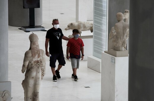 Τα αγάλματα περισσότερα από τους ανθρώπους: Εικόνες από την πρώτη μέρα ανοικτών μουσείων