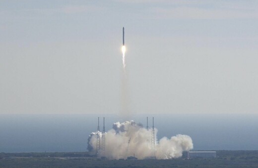 Lift off! Οι αστροναύτες της NASA ξεκίνησαν το ιστορικό ταξίδι τους με τη διαστημική κάψουλα της Space X